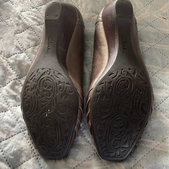 Clark, gold, one and a half inch wedge heel - Picture 4 of 5